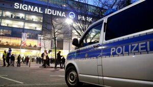 Έκρηξη τριών «εκρηκτικών μηχανισμών» στο λεωφορείο της Ντόρτμουντ. Αναβάλλεται για αύριο ο αγώνας