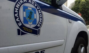 Δεκατετράχρονος μαθητής δώρισε σε αστυνομικό τμήμα τον κουμπαρά του για να αγοράσουν ασύρματο