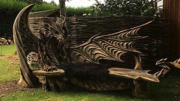 Ένα παγκάκι που ξέφυγε από το «Game of Thrones»;