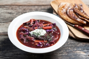 Ρωσικό borscht με καραμελωμένη πανσέτα