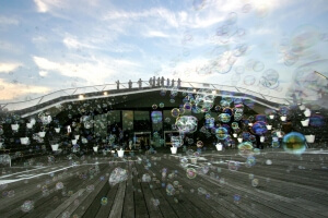 Ένας κόσμος «φούσκα» από τον Ιάπωνα Shinji Ohmaki