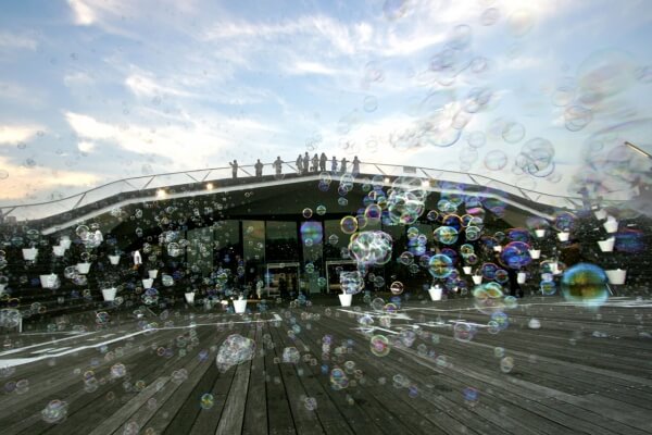 Ένας κόσμος «φούσκα» από τον Ιάπωνα Shinji Ohmaki