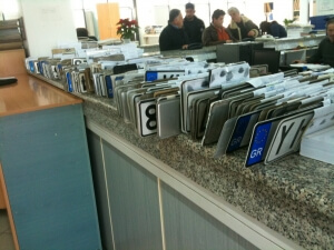 Επιστρέφονται από σήμερα πινακίδες και άδειες οδήγησης και κυκλοφορίας ενόψει της εορταστικής περιόδου.