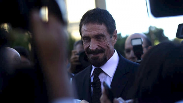 Ο «γκουρού» της κυβερνοασφάλειας Τζον ΜακΆφι παραδέχθηκε ότι έπεσε ο ίδιος θύμα χάκερ