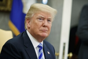 Η παγκόσμια οικονομία στα πρόθυρα εμπορικού πολέμου