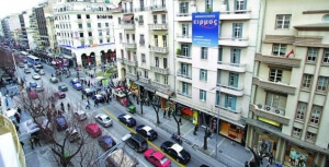 Μόνο για επιλεγμένες περιοχές της Αττικής και της Θεσσαλονίκης θα επιτρέπεται η λειτουργία καταστημάτων όλες τις Κυριακές από Μάιο μέχρι Οκτώβριο