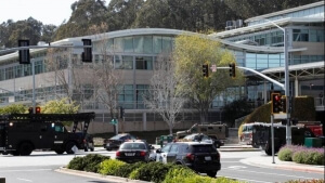 Μια γυναίκα άνοιξε πυρ και τραυμάτισε τρεις ανθρώπους μέσα στα γραφεία του YouTube, πριν αυτοκτονήσει