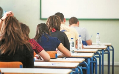 Όσο ανεβαίνει η ζέστη, τόσο πέφτουν οι βαθμοί των μαθητών στις εξετάσεις