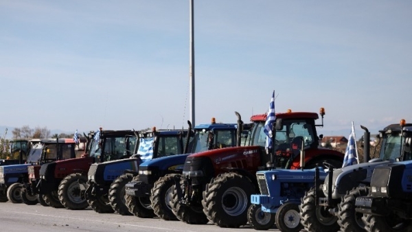 Αποχωρούν τα τρακτέρ από την εθνική οδό Αθηνών- Λαμίας -Τι αποφάσισαν οι αγρότες