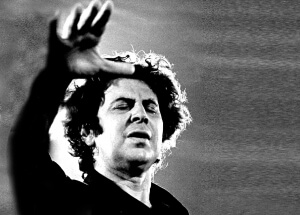 «Όλη η Ελλάδα για τον Μίκη»:  Μία παράσταση - αφιέρωμα στο χορωδιακό Μ. Θεοδωράκη