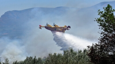 Δασικές φωτιές από πτώσεις κεραυνών σε Σιθωνία και Κασσάνδρα