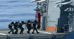 Θεσσαλονίκη: Επίδειξη μονάδων του Πολεμικού Ναυτικού με τη συμμετοχή ΟΥΚ δίπλα στο «Γ. Αβέρωφ»