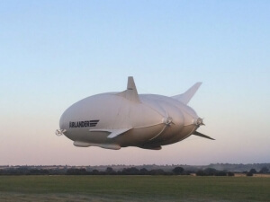 Το Airlander-10, το μεγαλύτερο αεροσκάφος στον κόσμο, έκανε το παρθενικό ταξίδι του