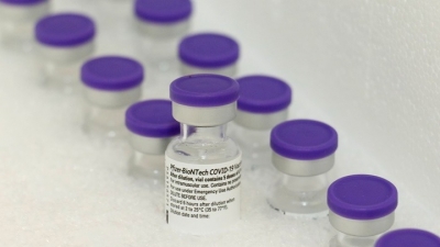Pfizer και BioNTech σχεδιάζουν 3η ενισχυτική δόση, αλλά και εμβόλιο ειδικά κατά της παραλλαγής Δέλτα