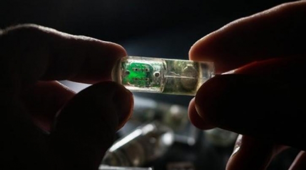 Το πρώτο ηλεκτρονικό χάπι που καταπίνεται και ελέγχεται ασύρματα μέσω Bluetooth από το κινητό τηλέφωνο
