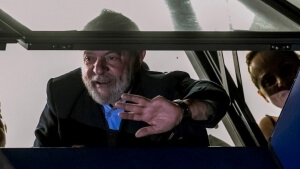 Βραζιλία: Κατατέθηκε και επίσημα η υποψηφιότητα του φυλακισμένου Λούλα στις προεδρικές εκλογές