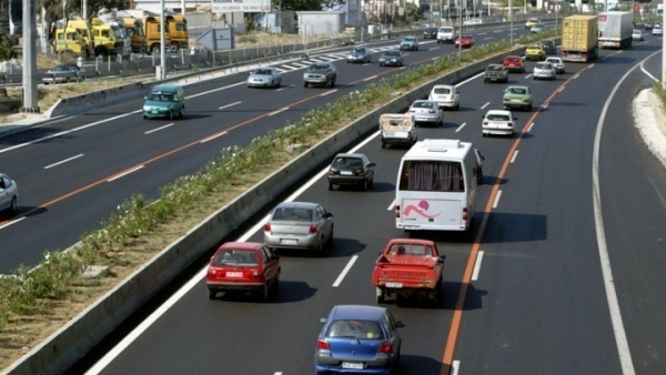 Πρόστιμα έως 2.000 ευρώ για απλήρωτα τέλη, ΚΤΕΟ και ανασφάλιστα ΙΧ κάθε εξάμηνο: πώς θα εντοπίζονται οι παραβάτες