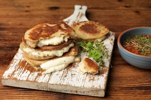 Τηγανίτες πίτσα γεμιστές