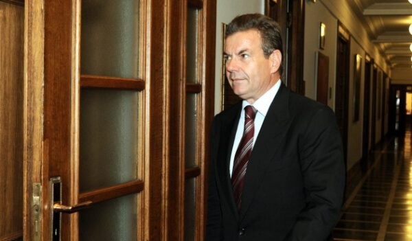 Για νέα ρύθμιση των ληξιπρόθεσμων οφειλών προς τα ασφαλιστικά ταμεία, έκανε ξανά λόγο ο υφυπουργός Κοινωνικής Ασφάλισης Τ. Πετρόπουλος