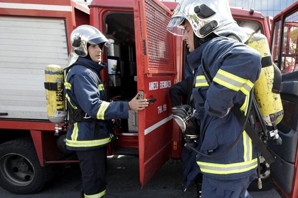 Στις φλόγες Ι.Χ. στην Ε. Ο. Θεσσαλονίκης- Ν.Μουδανιών