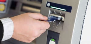 Ένα νέο bug κάνει τα ATM να "φτύνουν" λεφτά