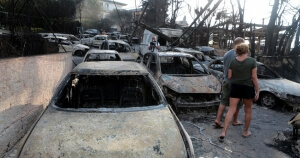 Independent: «Η ακροδεξιά επιχείρησε να σπείρει μίσος στον απόηχο των πυρκαγιών - να πώς απέτυχε»