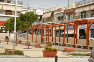 Κατασκευή ξύλινης πέργκολας στην Κεντρική πλατεία Ν.Μουδανιών