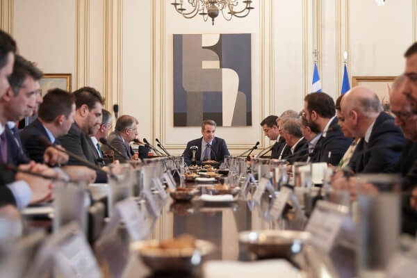 Συνάντηση του πρωθυπουργού με τους 13 περιφεριάρχες