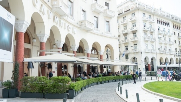 Καταργείται η μάσκα για τους καταναλωτές μέσα σε εμπορικά κέντρα