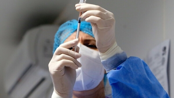 Ανοίγει η πλατφόρμα για κατ' οίκον εμβολιασμό