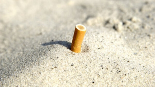 Αποτσίγαρα, καλαμάκια και μωρομάντηλα αφήνουν πίσω οι τουρίστες στις ακτές της Χαλκιδικής