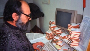 Ένα λεξικό 50.000 λέξεων γραμμένο σε ...πακέτα τσιγάρων