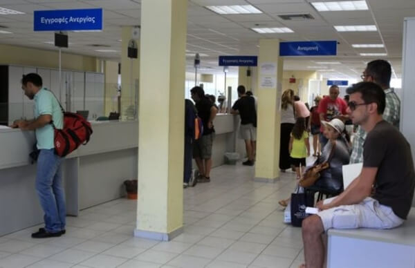 Der Spiegel: H χαλάρωση της εργατικής νομοθεσίας που επέβαλαν οι δανειστές φταίει για τη δημιουργία μιας νέας κατηγορίας εργαζόμενων φτωχών