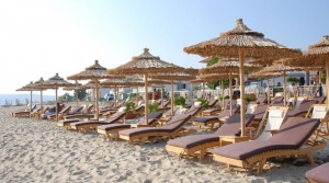 Επιχείρηση "σκούπα" στις παραλίες του Δ. Ν. Προποντίδας για ομπρέλες και ξαπλώστρες