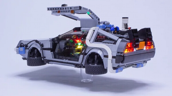 Ένα delorean από την «Επιστροφή στο Μέλλον», σε εκδοχή DIY