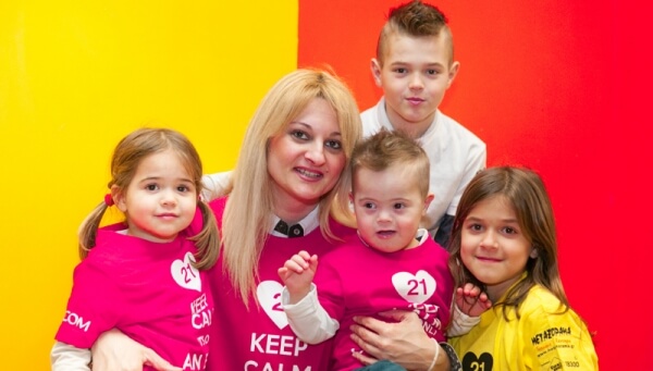 Μια μεγάλη αγκαλιά αγάπης γύρω από τον Λευκό Πύργο