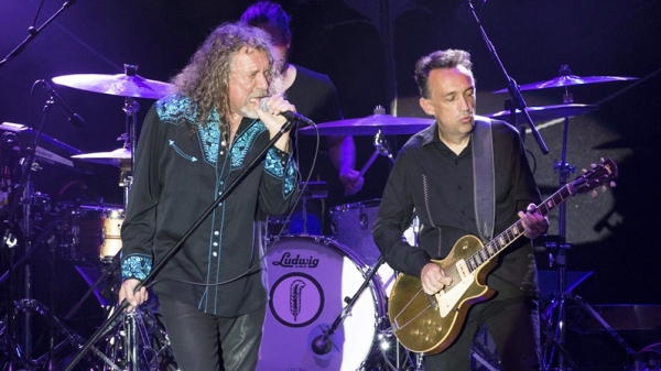 Στο πλευρό των προσφύγων ο Ρόμπερτ Πλάντ