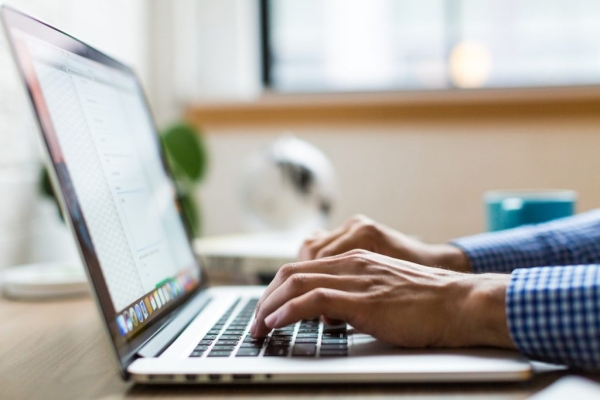 B2B Ηλεκτρονικό Εμπόριο: Πώς Λειτουργεί & Ποια Οφέλη Προσφέρει στις Επιχειρήσεις