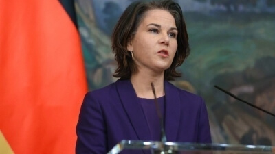 Γερμανία: Η Μπέρμποκ αποκλείει τη χαλάρωση των κυρώσεων στη Ρωσία