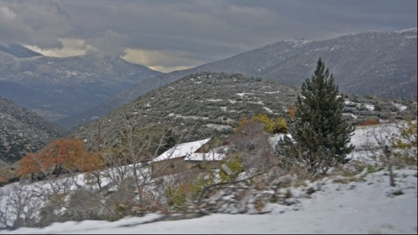 Τοπικές βροχές και σποραδικές καταιγίδες σήμερα, χιονοπτώσεις στα ορεινά
