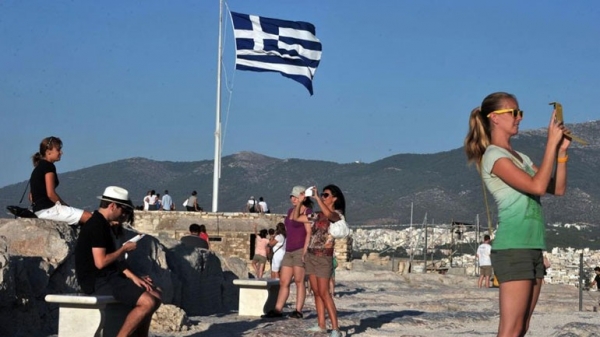 FAZ: Στην Ελλάδα επίκειται συνωστισμός τουριστών