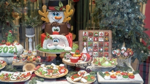 Αρχίζει αύριο το εορταστικό ωράριο - Ανοικτά τα εμπορικά τις Κυριακές 17, 24 και 31 Δεκεμβρίου