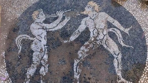 Αποκάλυψη βοτσαλωτού ψηφιδωτού δαπέδου με παράσταση Σατύρων στην Ερέτρια