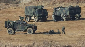 Άρχισαν τα κοινά γυμνάσια των νοτιοκορεάτικων και των αμερικανικών ένοπλων δυνάμεων, παρά τις προειδοποιήσεις της Πιονγκγιάνγκ