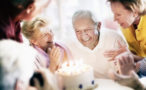 Το προσδόκιμο ζωής θα πλησιάσει ή και θα ξεπεράσει έως το 2030 τα 90 χρόνια, αλλά όχι στην Ελλάδα, δείχνει διεθνής έρευνα