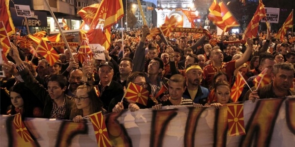 Νέα διαδήλωση στα Σκόπια με αίτημα να μην υπάρξει αλλαγή της ονομασίας της χώρας