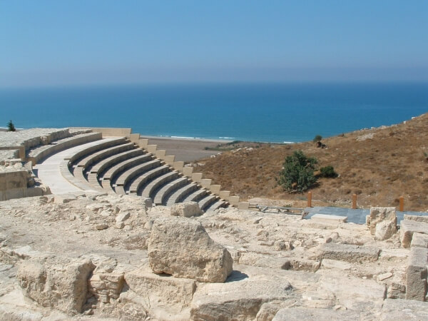 Στο Κούριο βρέθηκε η αρχαιότερη φιάλη γιαλιού