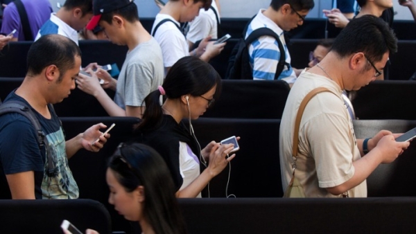 Ο εθισμός στις ειδήσεις αυξάνει την πιθανότητα στρες, άγχους και άλλων προβλημάτων υγείας