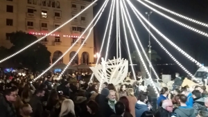 Θεσσαλονίκη: Στα χριστουγεννιάτικα στολίστηκε και επίσημα από σήμερα η πόλη