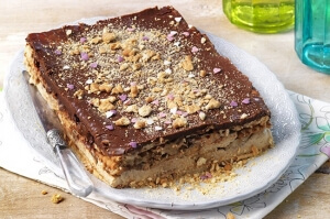 Μπισκοτογλυκό με μπανάνες κρέμα και σοκολάτα